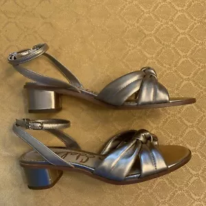 Sandalo Sam Edelman Ingrid pelle champagne punta aperta cinturino alla caviglia tacco a blocco largo - Foto 1 di 8