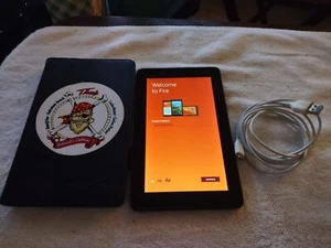 Amazon Kindle Fire 5th Gen Model SV98LN with case and cable Bundle "Read" - Picture 1 of 10