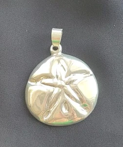 Colgante de dólar de arena de plata de ley de 2 1/4"   - Imagen 1 de 5
