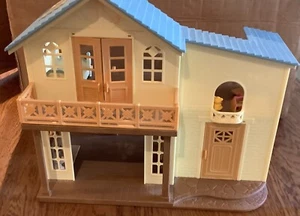 Sylvanian Families Haus Hillcrest Home mit Zubehör Möbel - Bild 1 von 18
