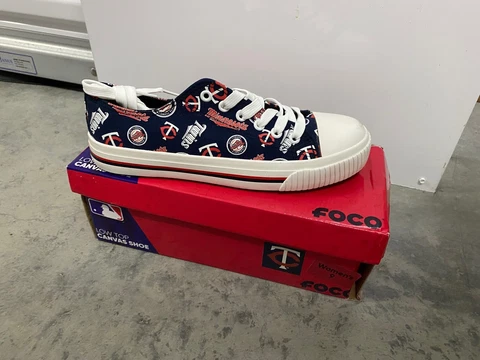Minnesota Twins MLB Women's Tie Up Sneaker Sz 9-10 Cover