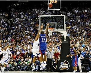 Mario Chalmers Jayhawks UnSigned 08 NCAA Mens National Champ Tieing Shot Photo - Picture 1 of 1