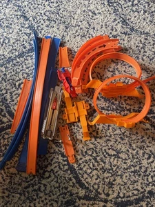 Lote de pistas Hot Wheels, bucles, lanzadores, rectas y esquinas bancarias - Imagen 1 de 8