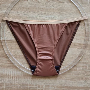 Damen Tanga Slip in sexy Leder Optik - braun - uni - Gr. 38/40 - Picture 1 of 1