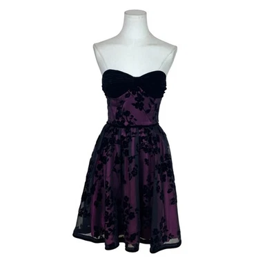 Vestido de noche Betsey Johnson para mujer negro/púrpura terciopelo floral sin tirantes talla 2 Foto 1 de 4