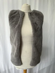 Primark Kids Grey Faux Fur Gilet 11-12 Years Sleeveless - Picture 1 of 12
