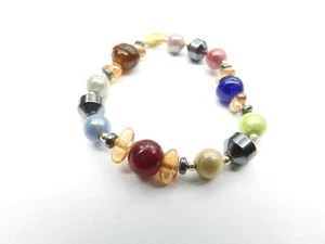 Pulsera vintage de 7 1/4 pulgadas con cuentas de hematita Moonlow de vidrio colorido - Imagen 1 de 3