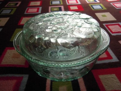 NOS VTG LIBBEY GREEN GLASS 3D FRUIT ORCHARD EMBOSSED BAKEWARE W MATCHING LID - Image 1 of 4