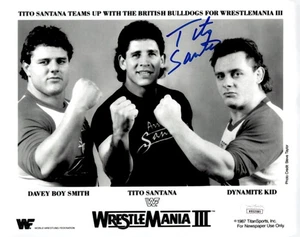Foto 8x10 de Tito Santana & The Bulldog Boys con autógrafo (solo Santana) (certificado de autenticidad JSA) - Imagen 1 de 3