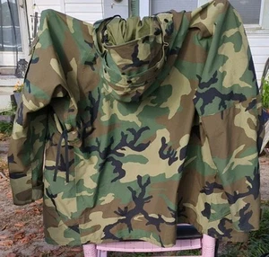 Lightweight Camo Military Jacket Size Large /XL Hoodie With Hat Bill. - Picture 1 of 12