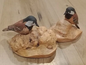 De colección. Juego de estatuilla de pájaro garbanzo con tapa negra tallada a mano cabaña Burlwood - Imagen 1 de 7