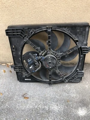 VENTILADOR RADIADOR ORIGINAL PARA NISSAN JUKE 2013 Foto 1 de 3