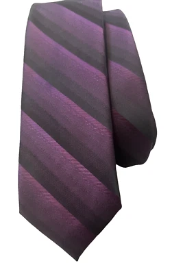 APT. 9 gravata masculina listras pretas em roxo profundo skinny 58x2 3/4" - Imagem 1 de 4