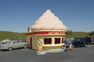 Bachmann 35211 HO Scale ICE CREAM STAND - CHOCOLATE ROADSIDE BUILDING - Picture 1 of 5