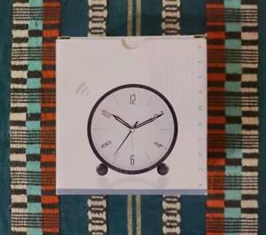 Outwit 10cm Greeen Bedroom Alarm Clock Brand New Sealed Mint Condition China - Picture 1 of 3