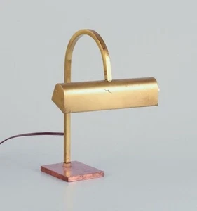 Lámpara de mesa Art Deco en un diseño elegante. Latón. Base en cobre. Aprox. ... - Imagen 1 de 8
