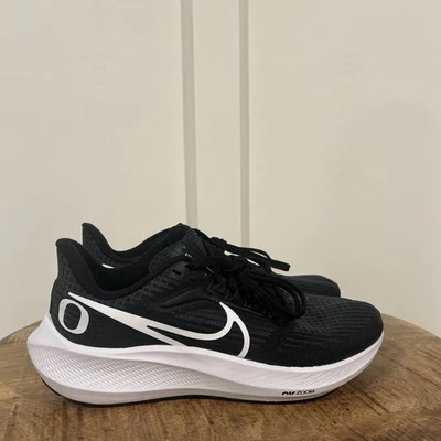 Talla 7-Mujeres Nike Air Zoom Pegasus 39 Oregon Ducks Zapatos para Correr Negro Blanco Foto 1 de 4