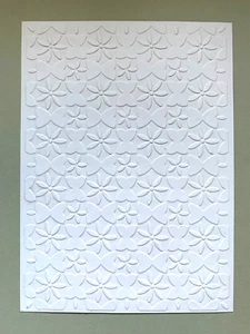 Embossed Card / Topper. DAISY / BOW design  White  x 4 ...300gsm. ...(M) - Picture 1 of 1