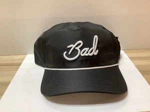 NUOVO cappello Bad Birdie SnapBack berretto scritta Bad Spellout corda camionista golf nero - Foto 1 di 2
