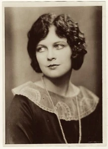 JACQUELINE LOGAN: SCHÖNER STAR VON FILM UND BÜHNE UND BIGAMIST (PRESSEFOTO) - Bild 1 von 2