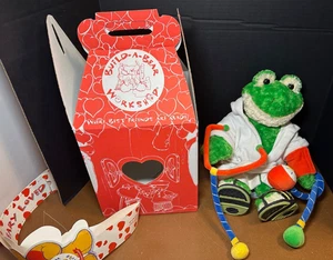 Build a Bear Retirado Vintage 2004 Friendly Green Frog 18" con caja de ropa y extras - Imagen 1 de 19