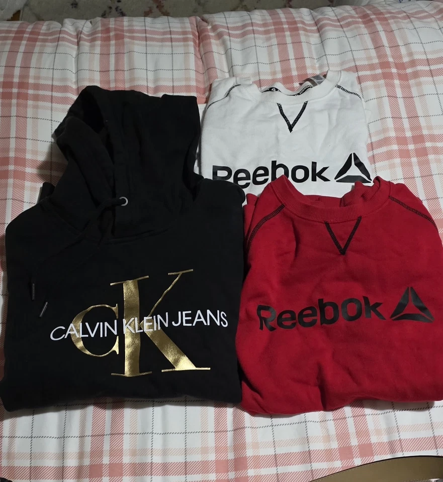 批量 3 件 两件 卫衣 One 连帽衫。 女式中号  — 第 1/1 张图片