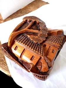 Honduras 3-D Hand-Carved Wooden Trinket Box 5"x4" - Houses, Tree, Road, Fence - Picture 1 of 18