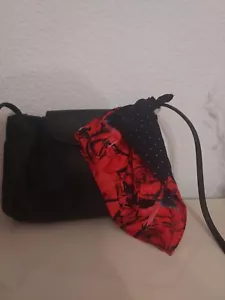 Pañuelo seda Paul Smith negro y rojo con rosas - Imagen 1 de 2