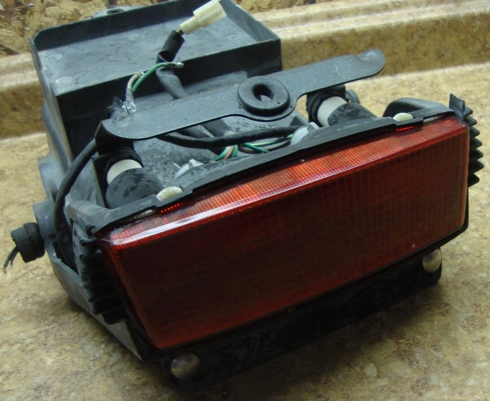 1990 Honda CBR600 F CBR 600 600F CBR600F Rear Tail Brake Light Fender Back E10 Foto 1 de 2