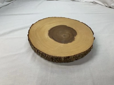Plato de servir con soporte decorativo para rebanadas de madera viva Meritage Foto 1 de 4