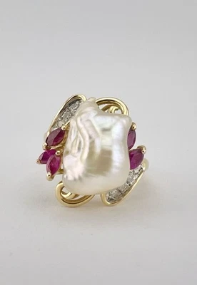 Vintage 18K Yellow Gold White Baroque Pearl & Ruby & Diamond Design Ring - Image 1 of 4