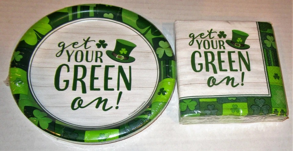 ST PATRICK'S DAY Cocktail  Paper Plates & Napkins  GETTING GREEN - Image 1 of 1