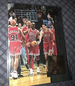 1996-97 Topps Stadium Club Golden Moments #GM3 Chicago Bulls Insert Chicago