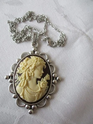 Gliederkette Gehämmert - Gemme 3D - Victorian Lady - 40 x 30 - Elfenbeinfarben - Bild 1 von 4