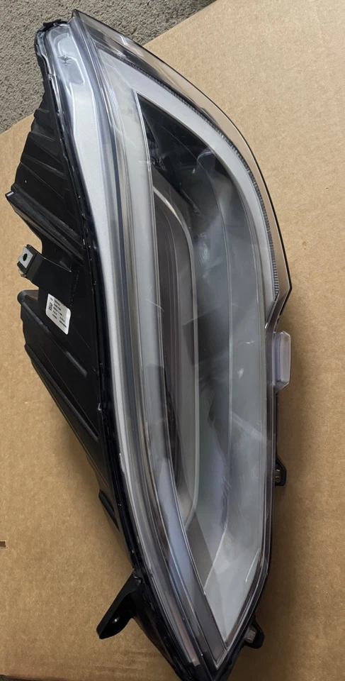 TESLA MODEL X HEADLIGHT RIGHT PASSS 2016-2021 LED 103431500F - Image 1 of 4