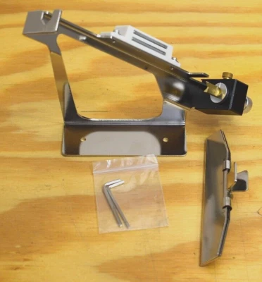 Easy Adjustable Steel Fletching Jig - Simple Magnetic Clamp - Sturdy - Arrows - Image 1 of 4