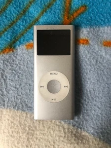 Apple iPod nano 2nd Generation Silver (4GB) - Good condition - Fast Dispatch - Picture 1 of 2
