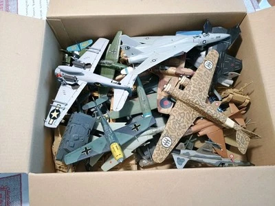 Mega Lotto Aerei Carri Armati 1/72 Montati Esci Revell Matchbox - Tanti Pezzi  - Immagine 1 di 4