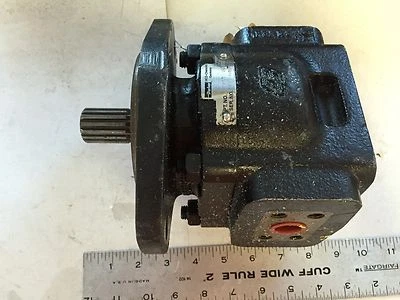 NEW PARKER 7498N 136-8898 HYDRAULIC PUMP MOTOR,AP - Image 1 of 4