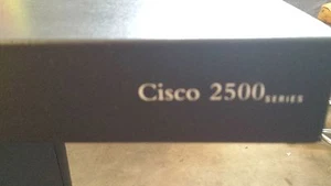Cisco 2502 dual serial and token ring router - Picture 1 of 3