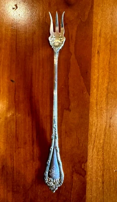 Tenedor de recolección de cócteles de fresa encurtido Durgin Madame Royale de plata de ley Foto 1 de 4