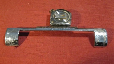 Moldura de rádio Lincoln Cosmopolitan original 1949, modelo 9H, 11 1/2" de comprimento, 8H-18842 - Imagem 1 de 4