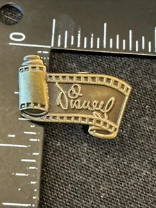 WDCC Walt Disney Collectors Club Signature Scroll Vintage 1997 Pin 285 Vtg Mint - Picture 1 of 6