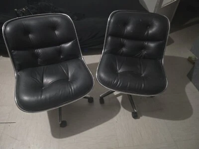 2 Chaises Pivotante charles Pollock de 1960 noir en très bonne état  - Photo 1/3