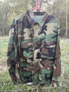 Chaqueta de Campo Militar de Estados Unidos Talla Grande Reg Woodland Camuflada Abrigo de Combate SP0100-D-0320 - Imagen 1 de 4
