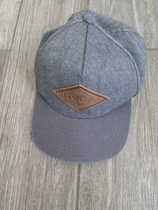 Cappello Berretto RVCA Snapback Regolabile Marrone Patch Logo Antracite Modello Chevron. Usato in ottime condizioni - Foto 1 di 6