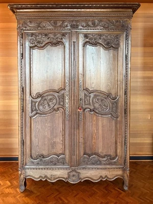 Французский провинциальный шкаф 18 века эпохи Людовика XV резьба по птицам и листве 89 дюймов - Изображение 1 из 4