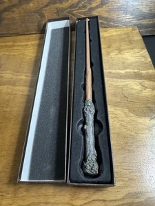 Varita Universal Orlando Mundo Mágico Harry Potter con Caja - Réplica Coleccionable - Imagen 1 de 5