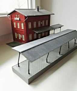 Bahnhof mit Bahnsteig, Epoche II-III - gebraucht - Bild 1 von 12