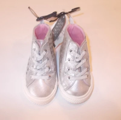 Botines Wonder Nation para niños pequeños/infantes niñas talla 2 plateados brillantes Foto 1 de 4